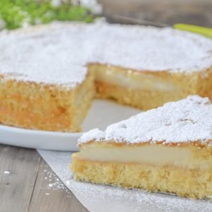 torta versata con crema al latte