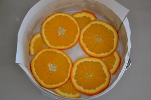 base per torta rovesciata all'arancia