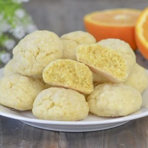 biscotti morbidi all'arancia con zucchero a velo