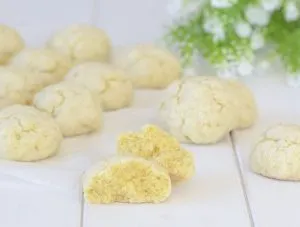 biscotti morbidi al limone sfornati con zucchero a velo