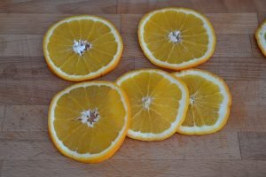 fettine di arancia per torta rovesciata all'arancia