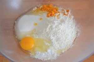 ingredienti dei biscotti morbidi all'arancia