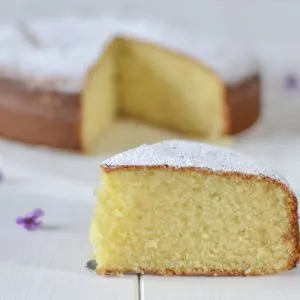 torta al cioccolato bianco con zucchero