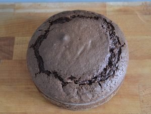 torta mimosa al cioccolato sfornata