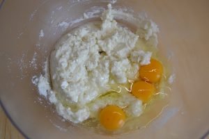 crema di ricotta per la ricetta della pastiera napoletana