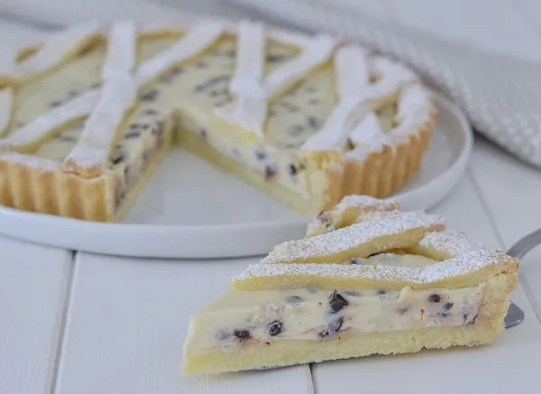 fetta di crostata ricotta e cioccolato