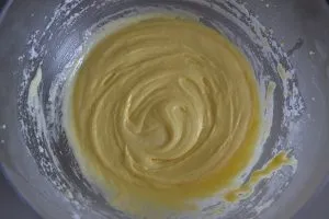 impasto pronto per la ricetta della torta morbida alle fragole