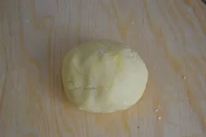 pasta frolla per la pastiera napoletana di grano