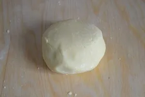 pasta frolla per la ricetta della crostata ricotta e cioccolato