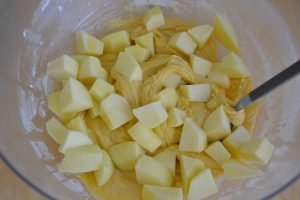 pezzetti di mela per impasto per torta mele e noci