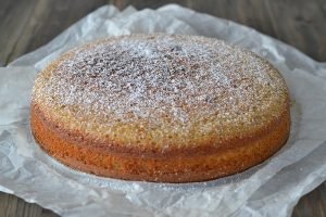torta integrale allo yogurt soffice sfornata