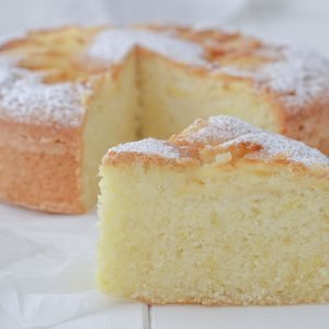 fetta di torta di mele con farina di riso soffice