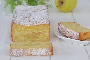 fette di plumcake yogurt e mele sfornato