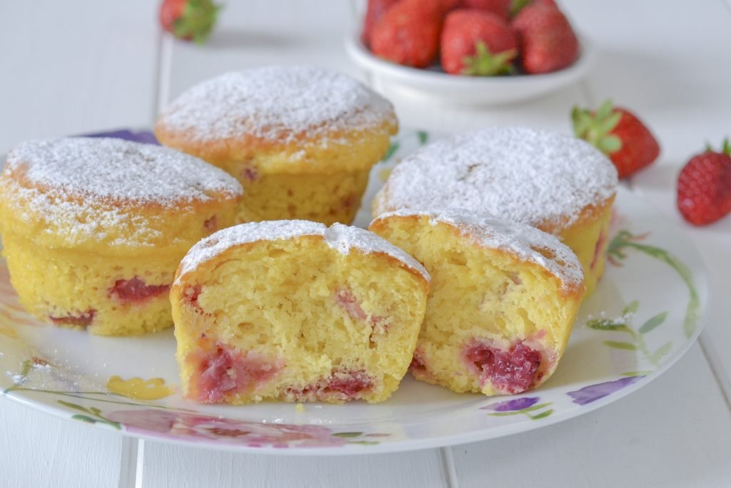 muffin alle fragole con zucchero soffici