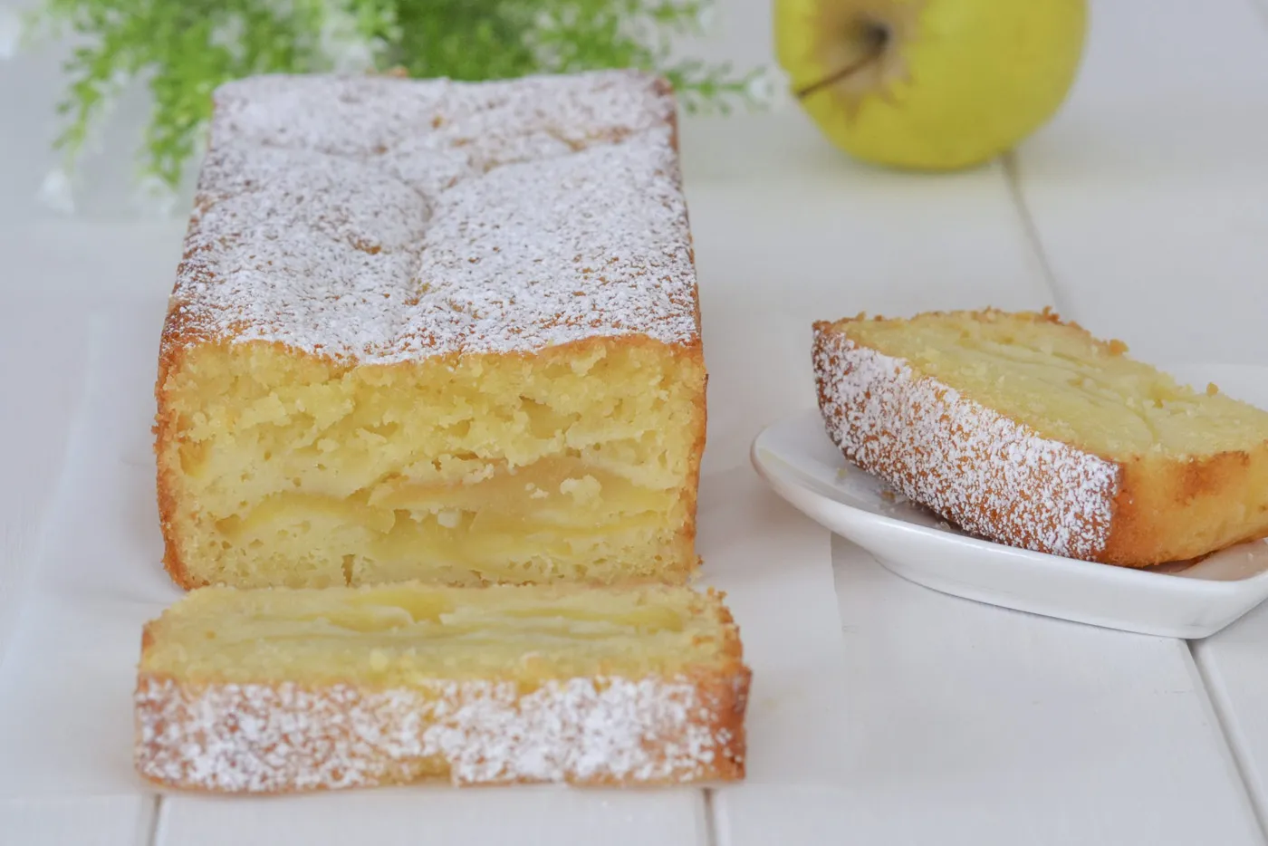 plumcake yogurt e mele sfornato