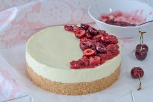 cheesecake alle ciliegie servita