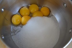 crema per torta della nonna