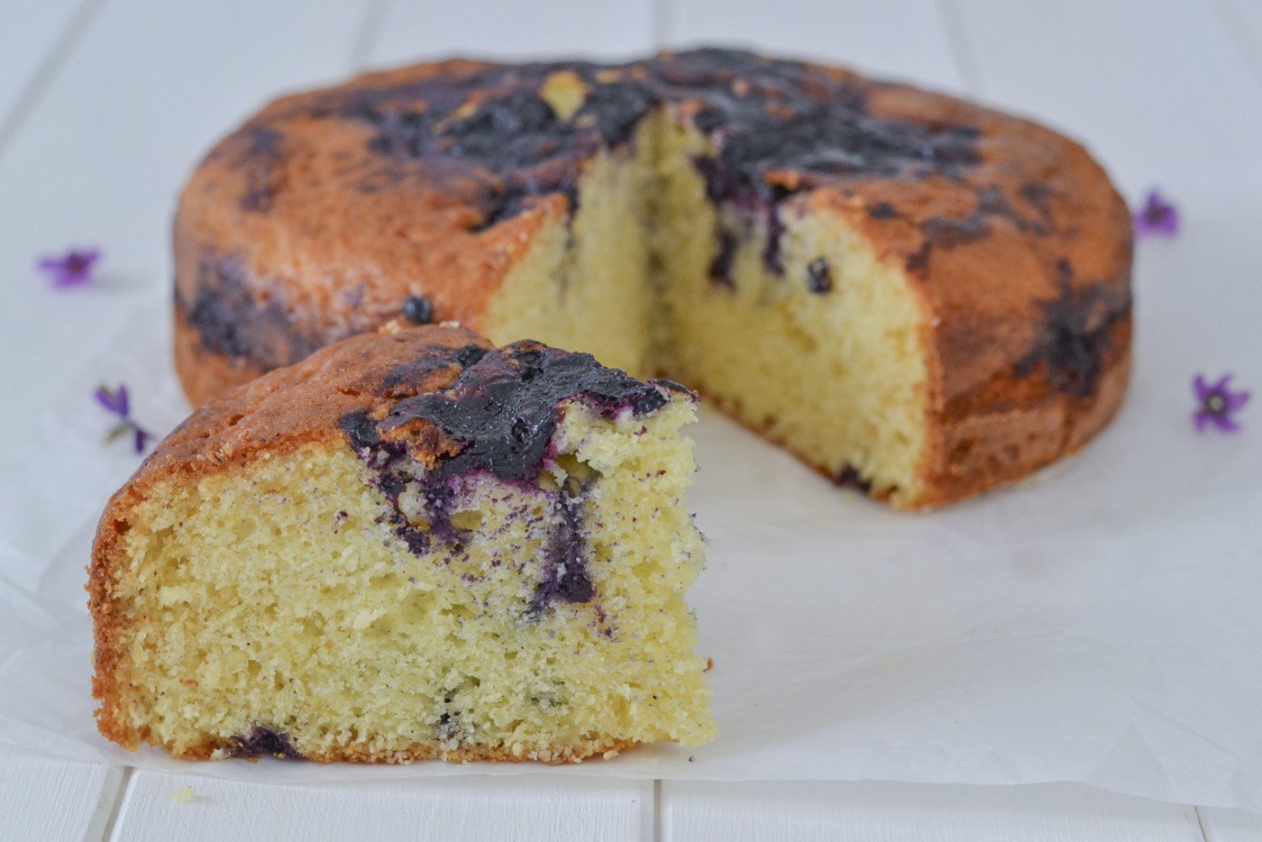 fetta di torta ai mirtilli