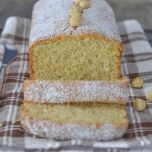 plumcake alle nocciole con zucchero a velo