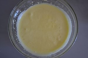 preparazione del ciambellone integrale senza burro