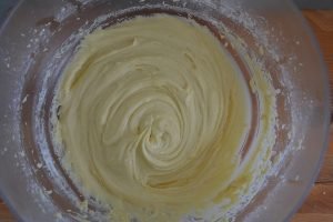 preparazione della torta ai mirtilli