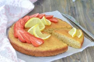 torta senza zucchero con fragole e limone