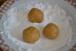 biscotti al caffè con zucchero