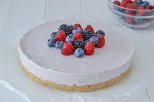 cheesecake ai frutti di bosco con frutta fresca