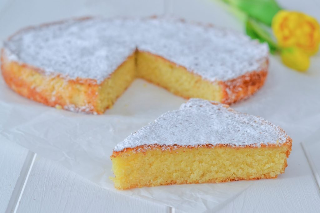 fetta di caprese al limone con zucchero
