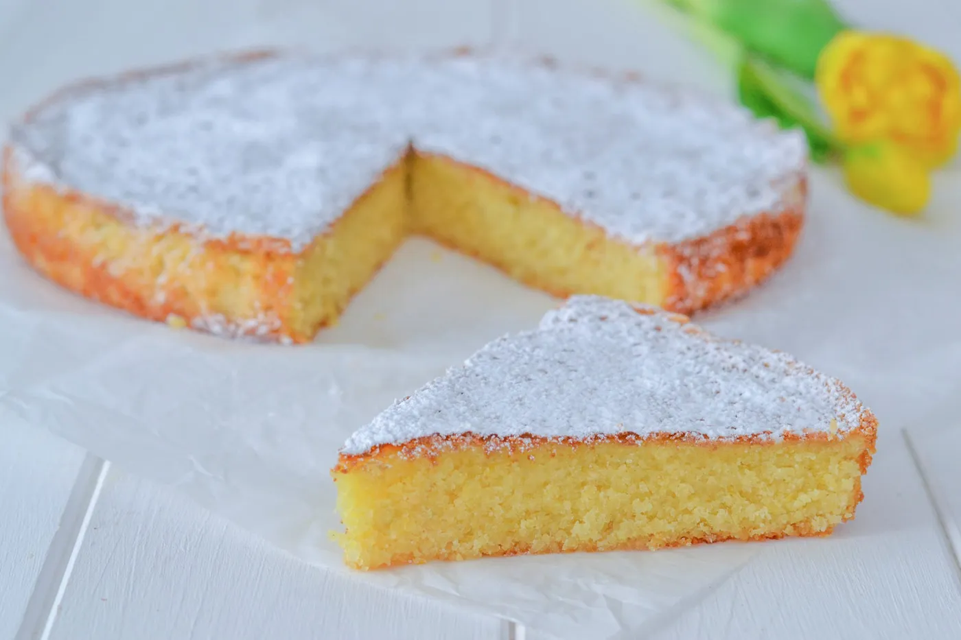 fetta di caprese al limone con zucchero