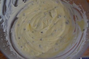 ripieno dello zuccotto con gocce di cioccolato