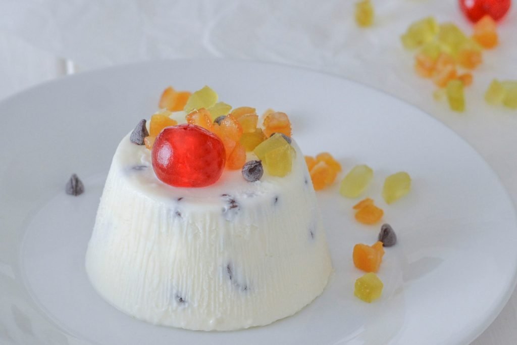 semifreddo alla ricotta con canditi e cioccolato