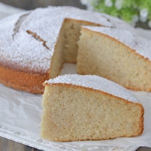 fetta di torta al succo d'uva bianca con zucchero