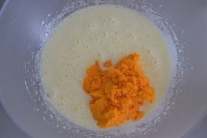 preparazione della torta di carote e zucca