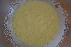 preparazione della torta di mele cotogne