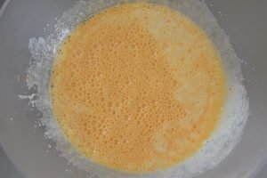 ricetta della torta ai cachi e gocce di cioccolato