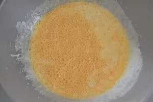 ricetta della torta ai cachi e gocce di cioccolato