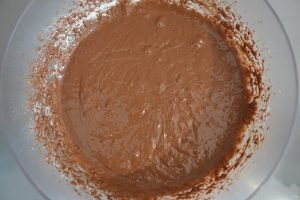 torta di cachi e cacao da infornare