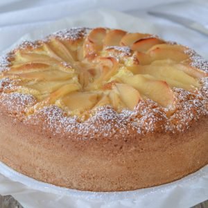 torta di mele cotogne sfornata