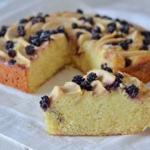 torta di mele e more