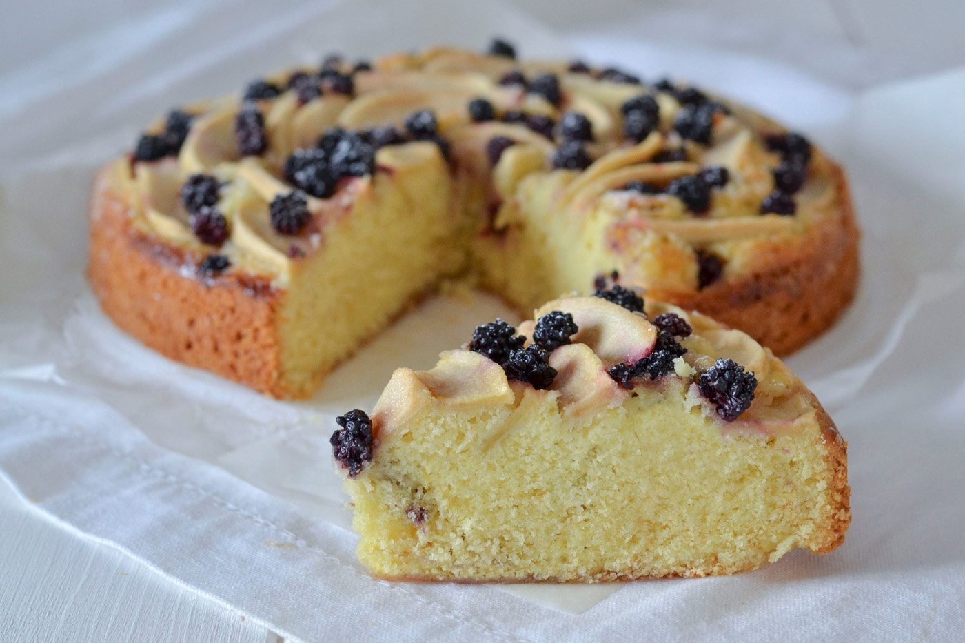 torta di mele e more