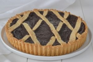 crostata al cocco e cioccolato sfornata