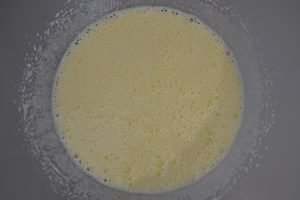 preparazione della ciambella al cacao