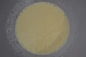 preparazione della ciambella al cacao