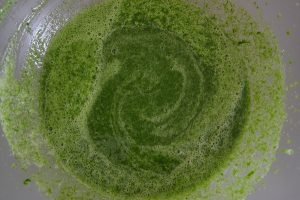 preparazione della torta dolce di spinaci