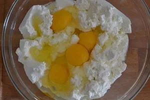 ricetta della torta cremosa alla ricotta con gocce di cioccolato