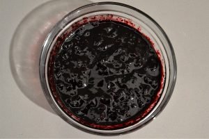 ripieno della torta versata con confettura