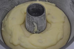 strato di crema per la ciambella della nonna