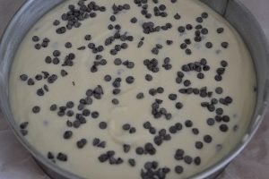 torta cremosa alla ricotta con gocce di cioccolato fondente da infornare