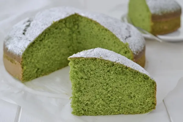 torta dolce di spinaci con zucchero a velo